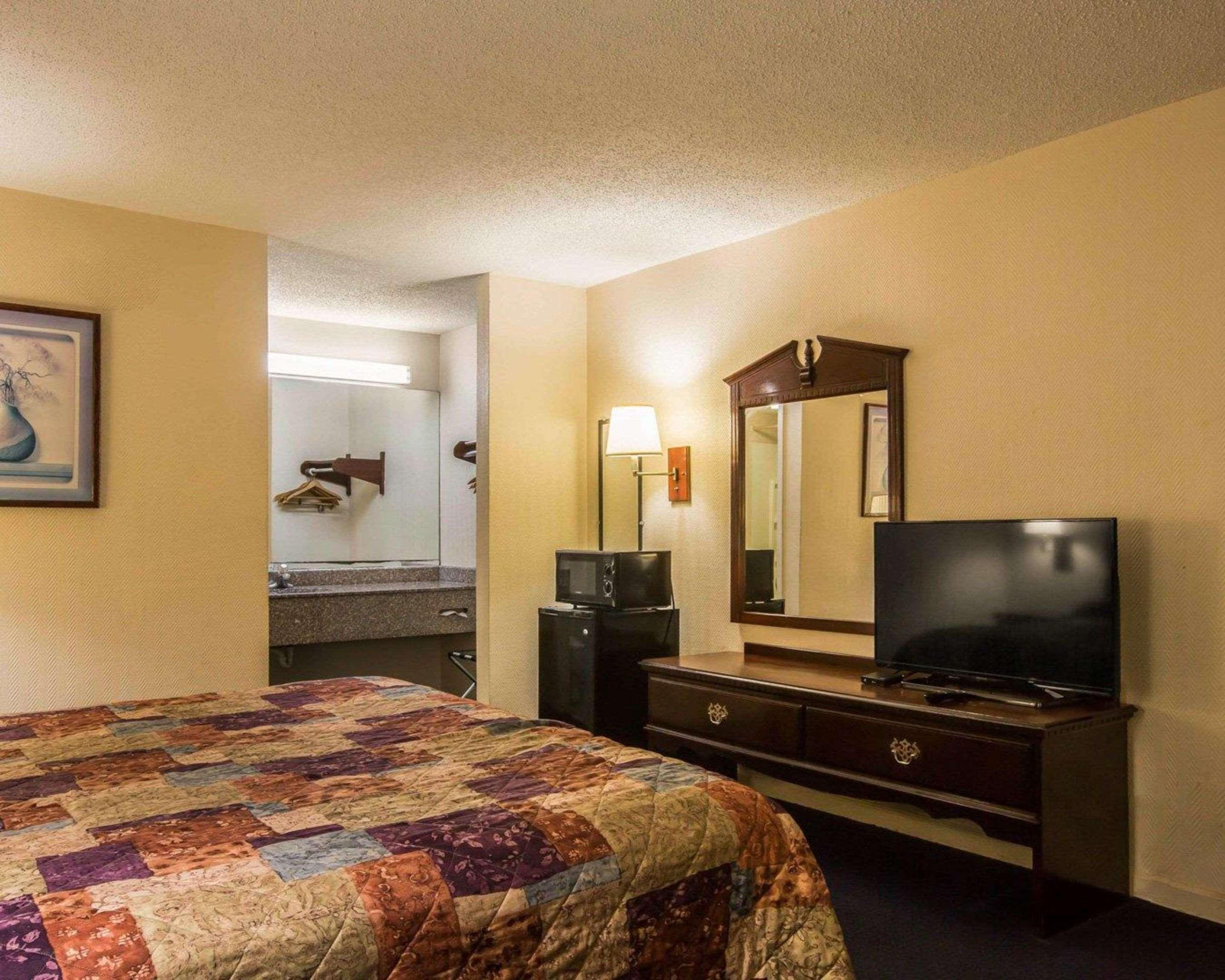 Rodeway Inn Phenix City Exteriör bild