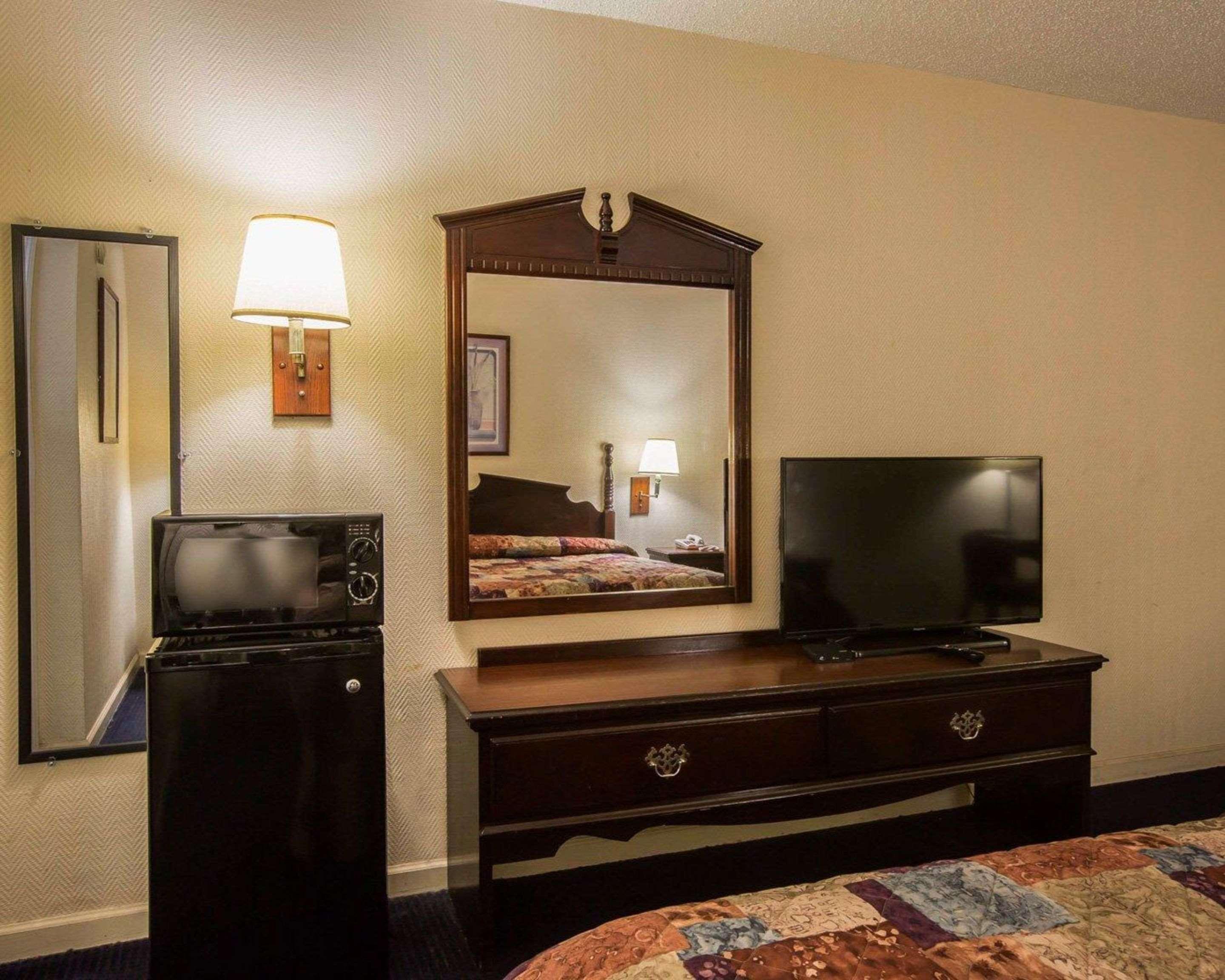 Rodeway Inn Phenix City Exteriör bild